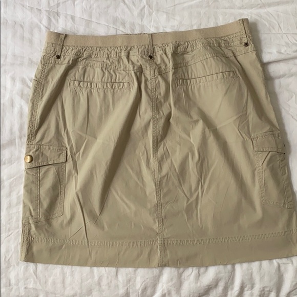 Khaki skirt with cargo pockets - Picture 2 of 4
